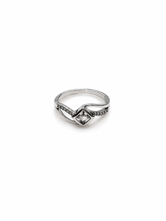 Rivia 925 sterling silver jewellery ring | gifts for besties, girlfriends, or any women in your life | with 925 stamp